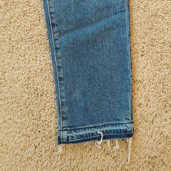 GAP Girlfriend Cropped Jeans - Picture 4 of 9